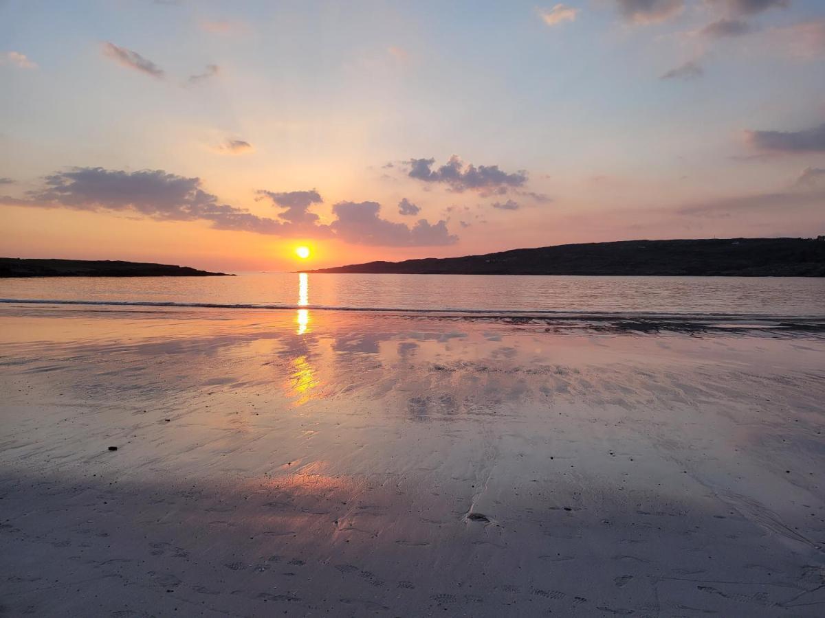 Appartamento Roundstone Retreats Roundstone Harbour Lights Esterno foto