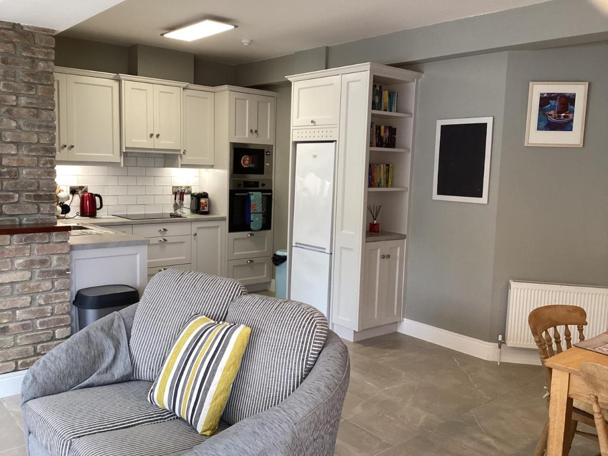 Appartamento Roundstone Retreats Roundstone Harbour Lights Esterno foto