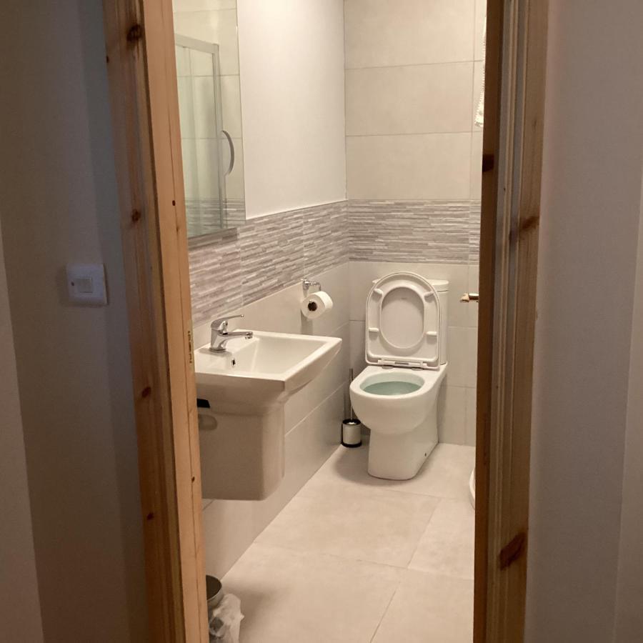 Appartamento Roundstone Retreats Roundstone Harbour Lights Esterno foto