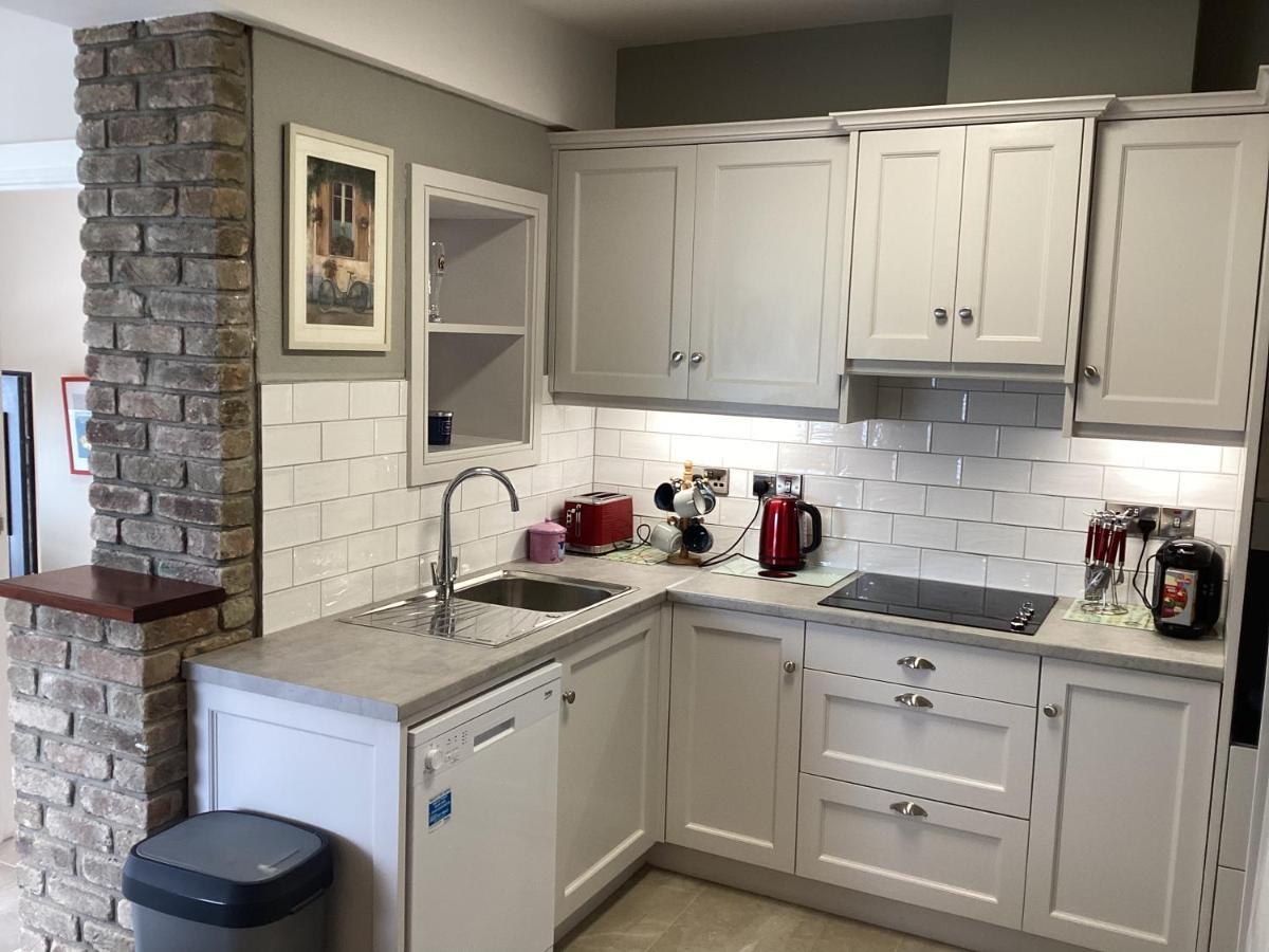 Appartamento Roundstone Retreats Roundstone Harbour Lights Esterno foto