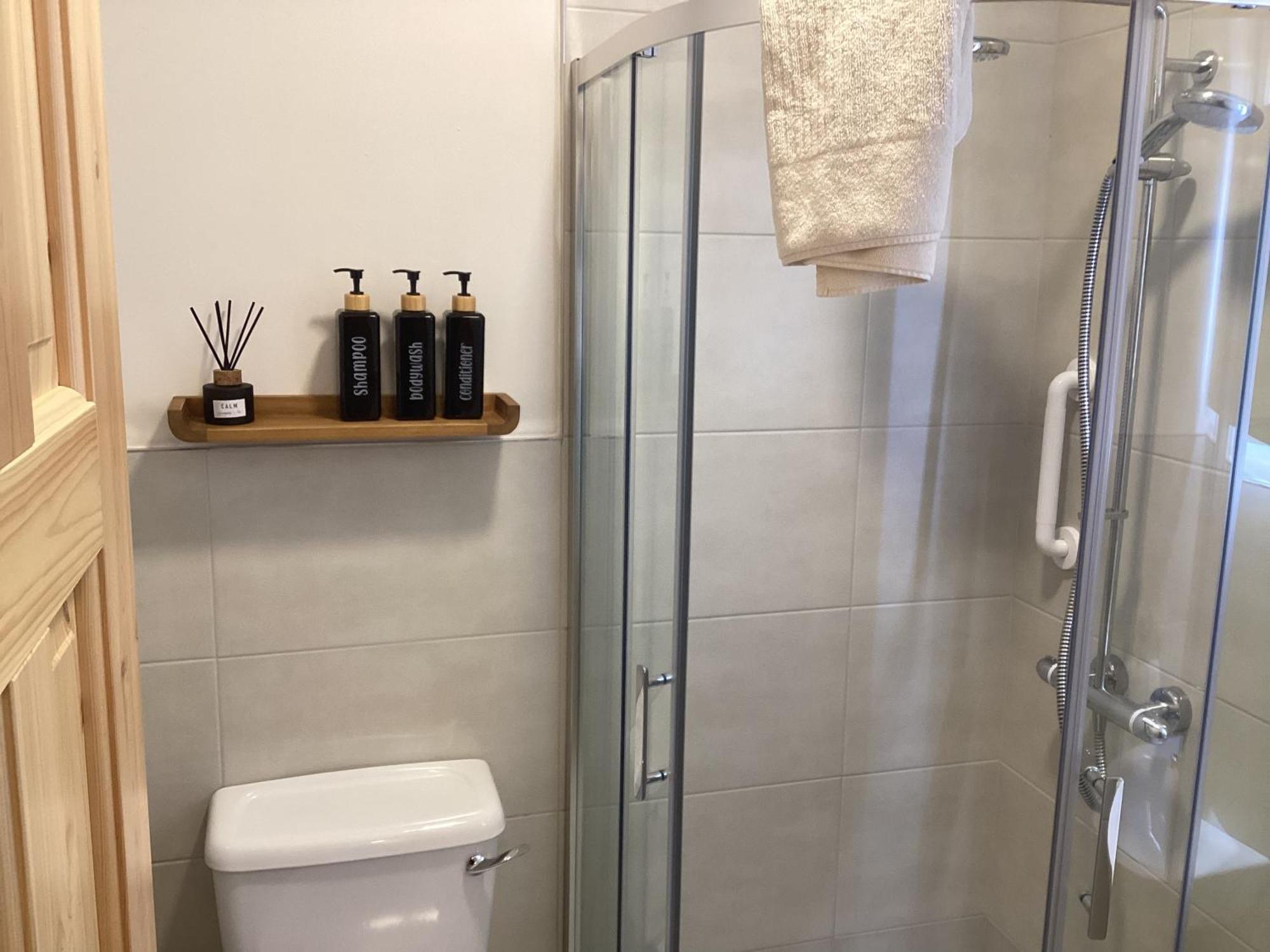 Appartamento Roundstone Retreats Roundstone Harbour Lights Esterno foto