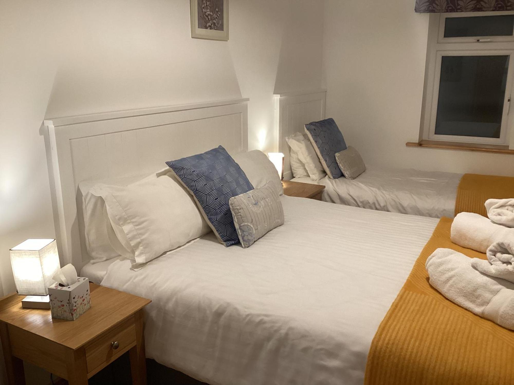 Appartamento Roundstone Retreats Roundstone Harbour Lights Esterno foto
